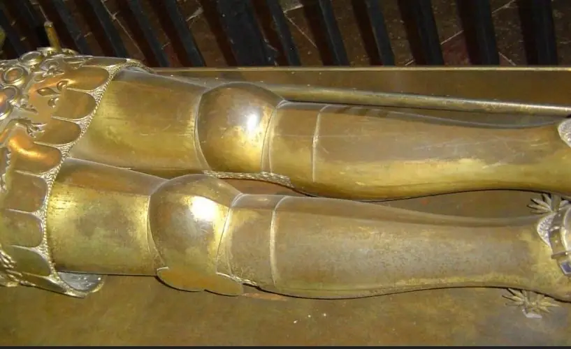 Figure 17 - Funerary effigy of Edward Prince of Wales. Canterbury Cathedral, Kent, England (ca. 1376).