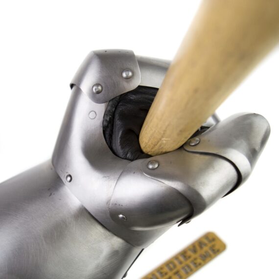 Sport optimised gauntlets with leather palm grip