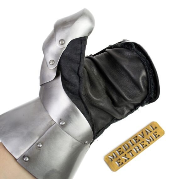Sport optimised gauntlets with leather palm palm