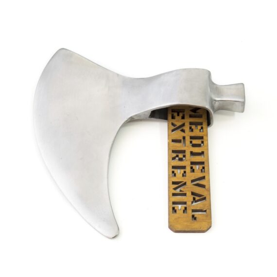 Bearded axe for armored combat