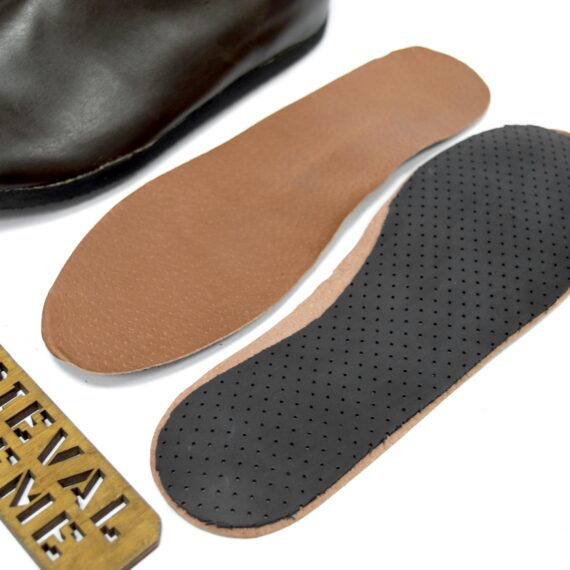 Medium battle shoes for armored combat insole