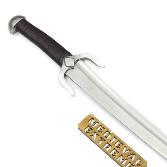 Eastern falchion with scabbard crossguard