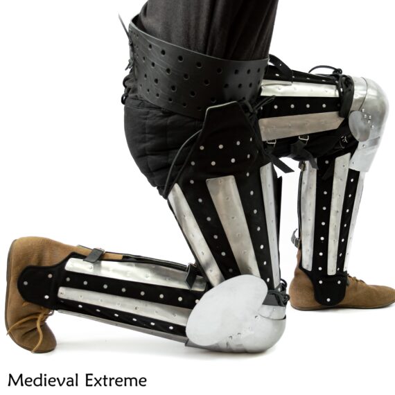 Splinted legs protection for armored combat knees