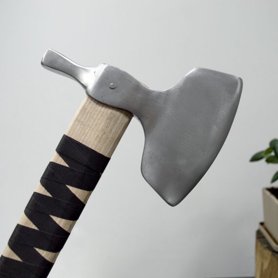 Long axe for armored combat with hammerhead math