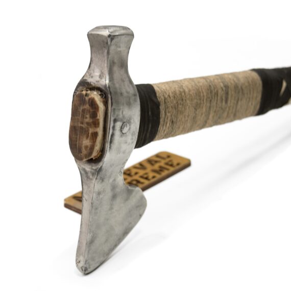 One-handed axe “Sunder” with hammerhead head