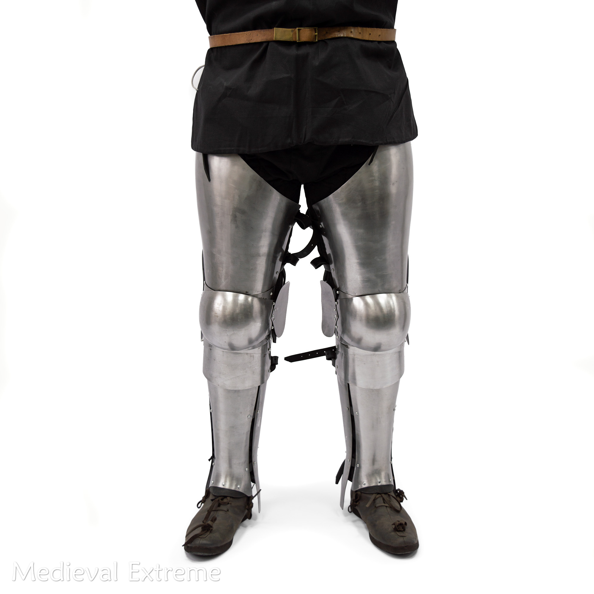 Anatomical full legs for armored combat front