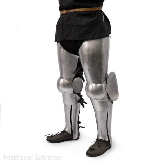 Anatomical full legs for armored combat front-side