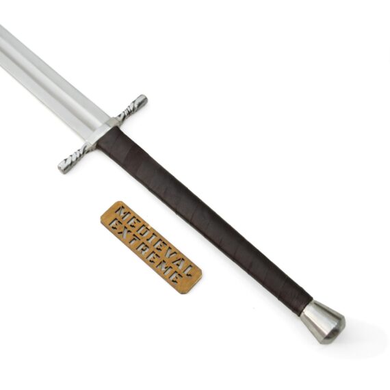 Handle Executioner's sword for armored combat