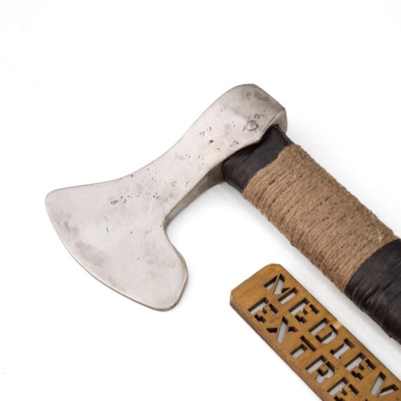 One-handed axe for medieval combat head