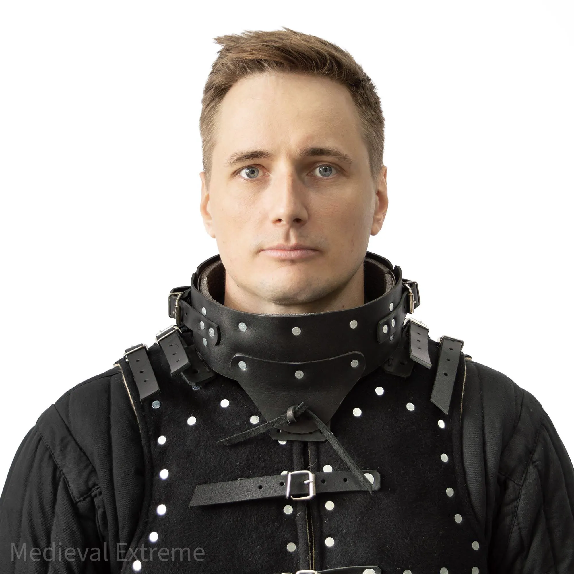 Turtle neck gorget for armored combat