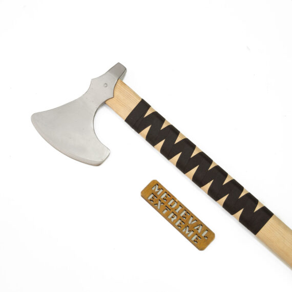 Light long axe for armored combat head