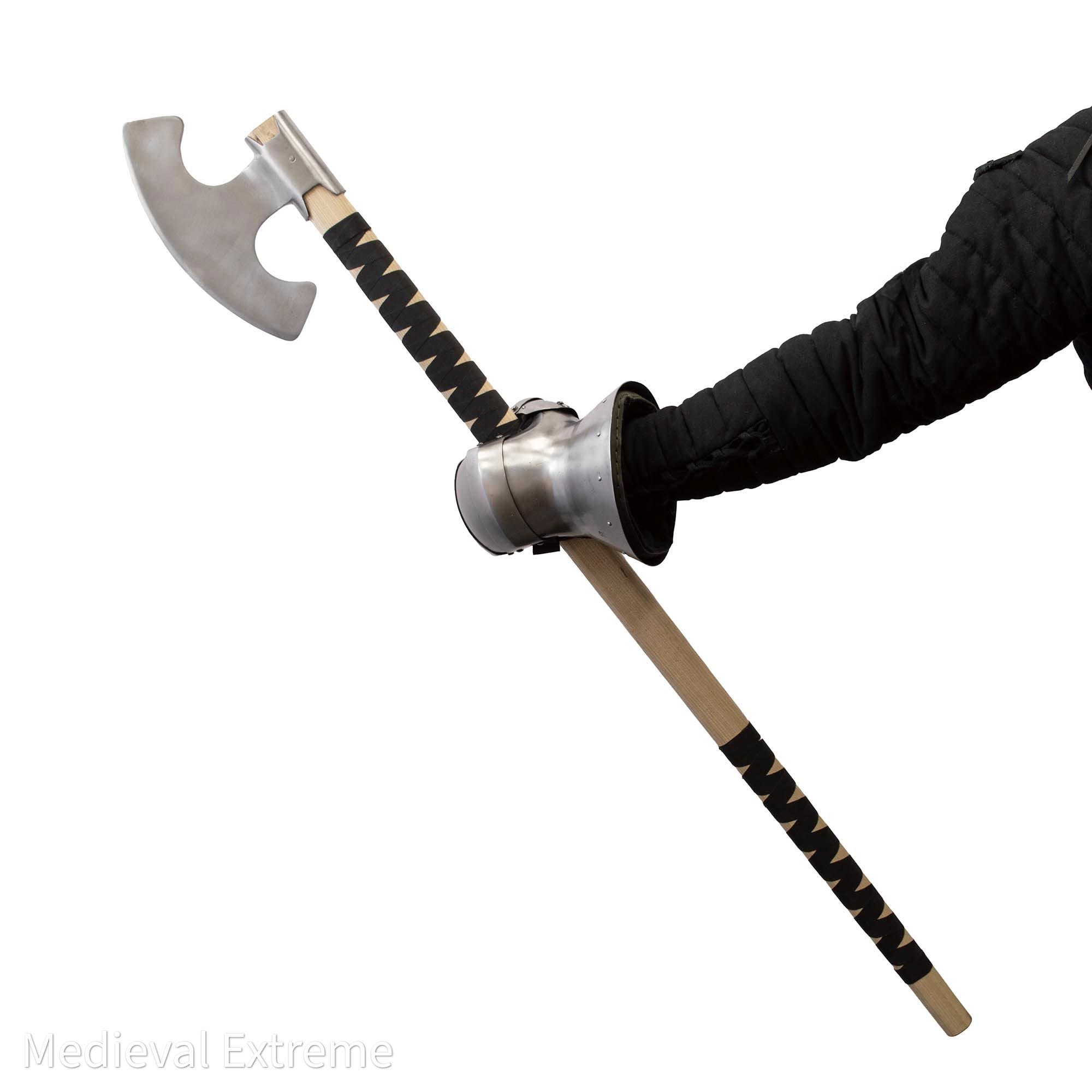 Long axe "Amnesia" for mass battles in hand