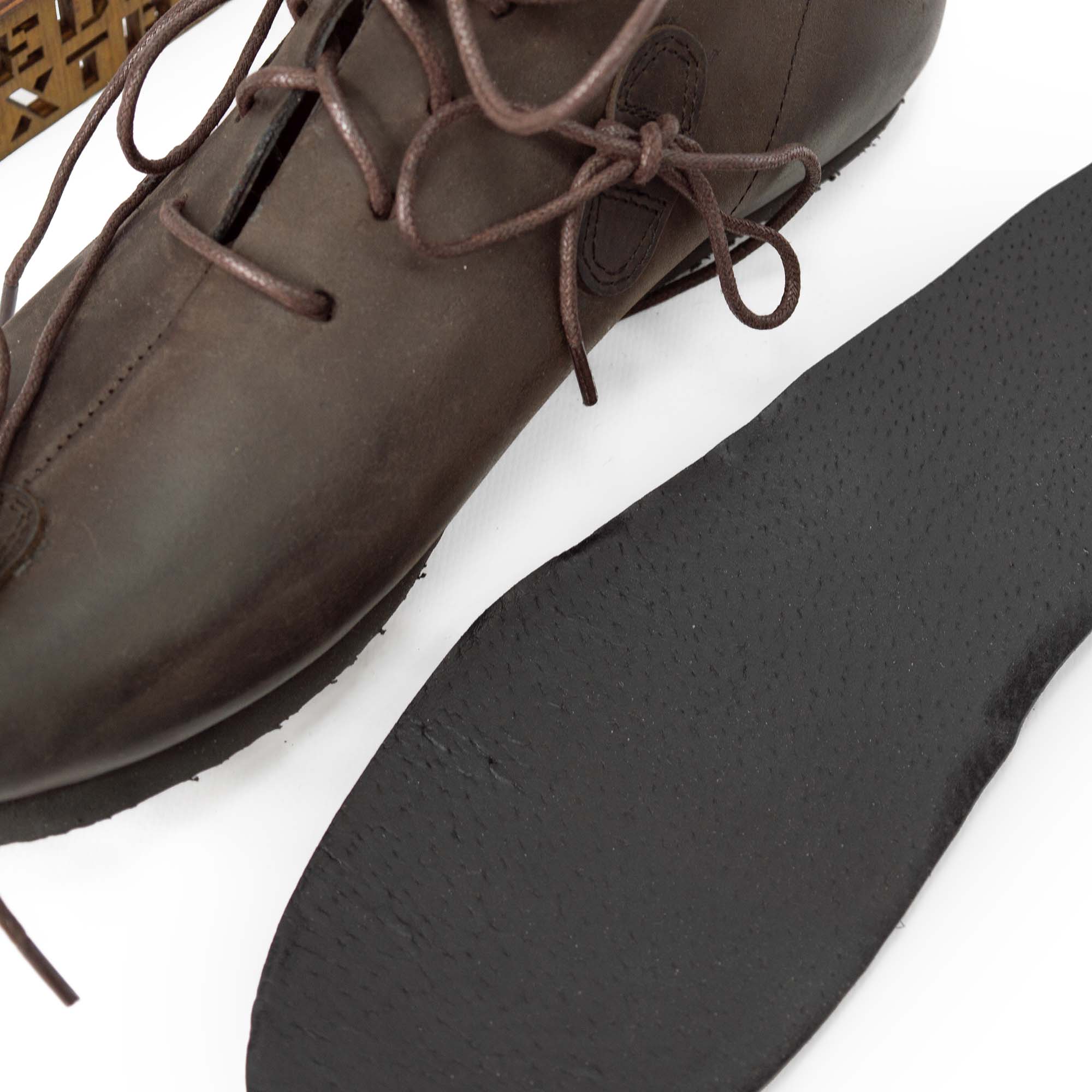 Battle shoes for armored combat insole