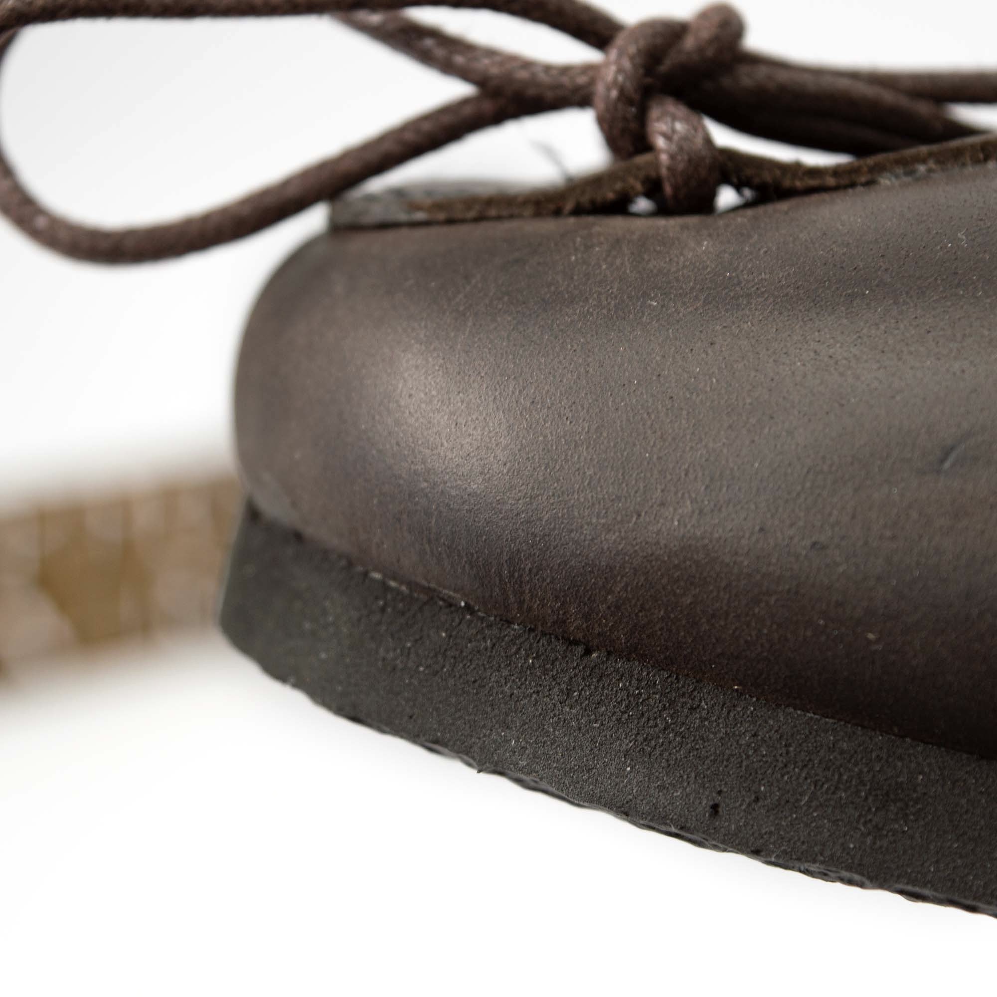 Battle shoes for armored combat toes