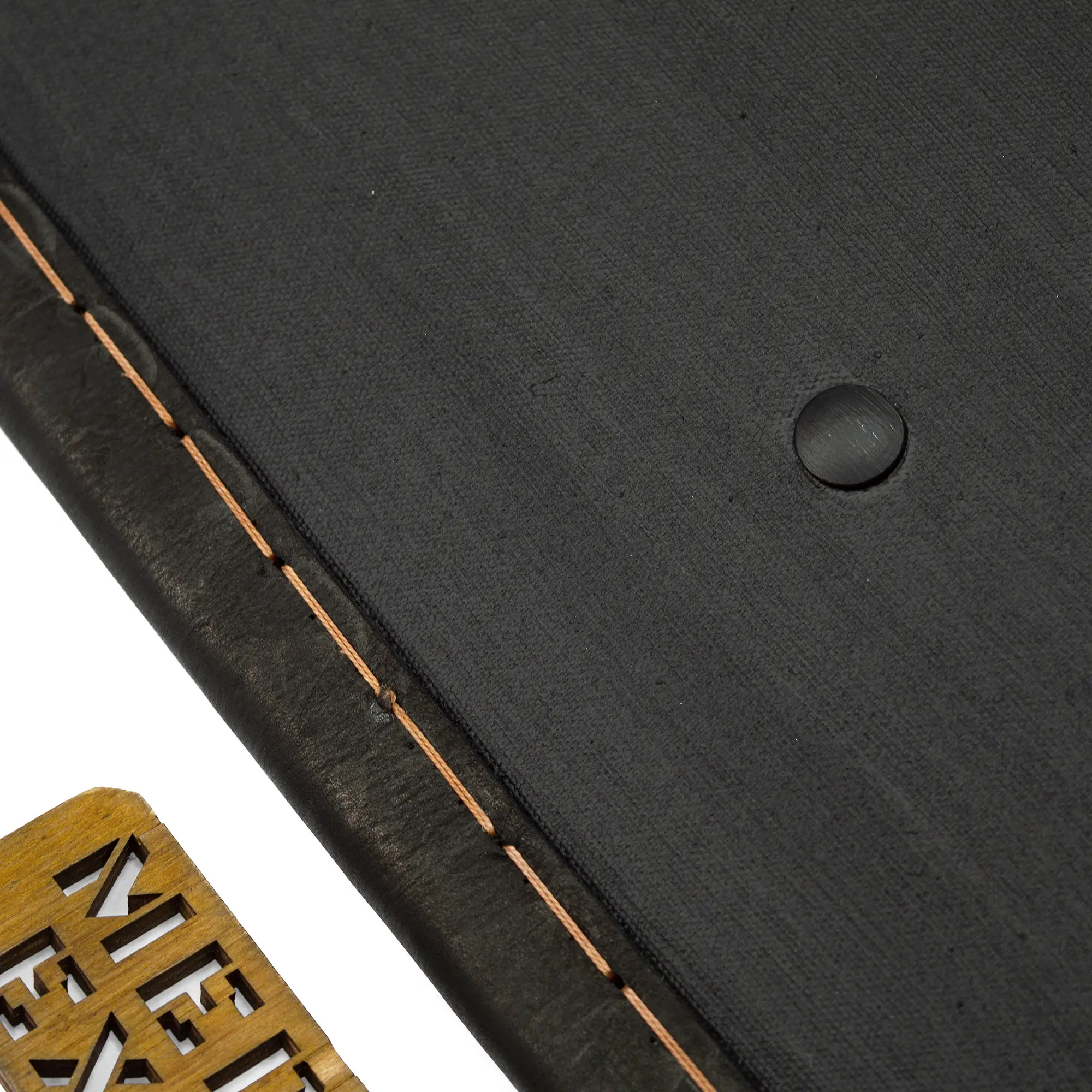 Heather Shield rounded – duel-ready wooden shield with reinforced edge and fabric cover edge